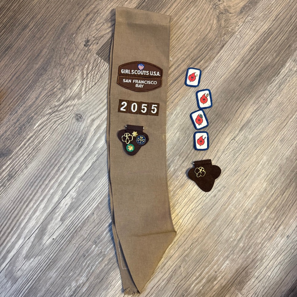 Vintage Girl Scouts USA San Francisco Bay Sash Troop 2055 1986 Patches Pins Set